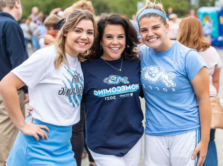 Mom and her daughters at Homecoming 2021